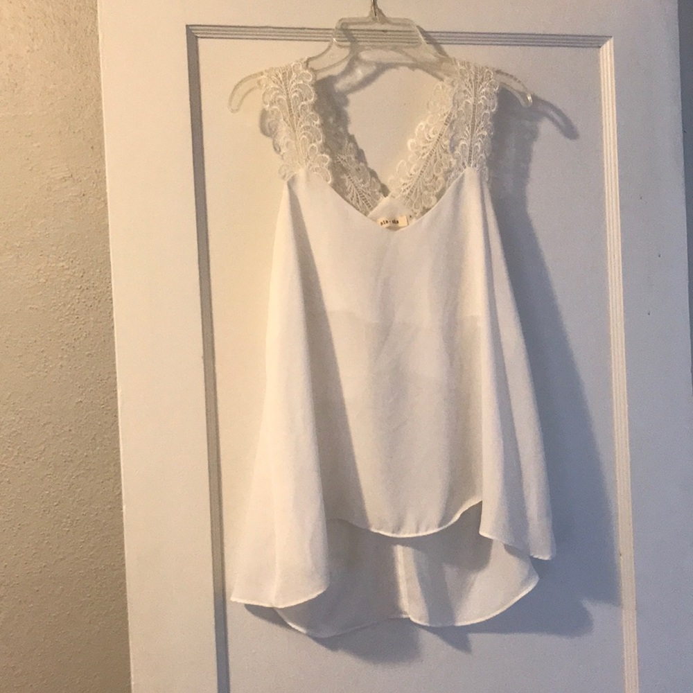 White flowy tank top with lace sleeves